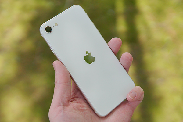 取引中】iPhone SE 第3世代（白）2022年、綺麗です