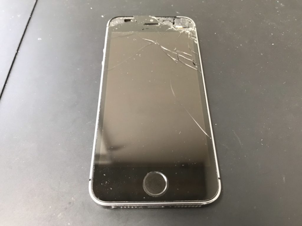 iPhone SE 画面にひび割れあり 【公式通販】