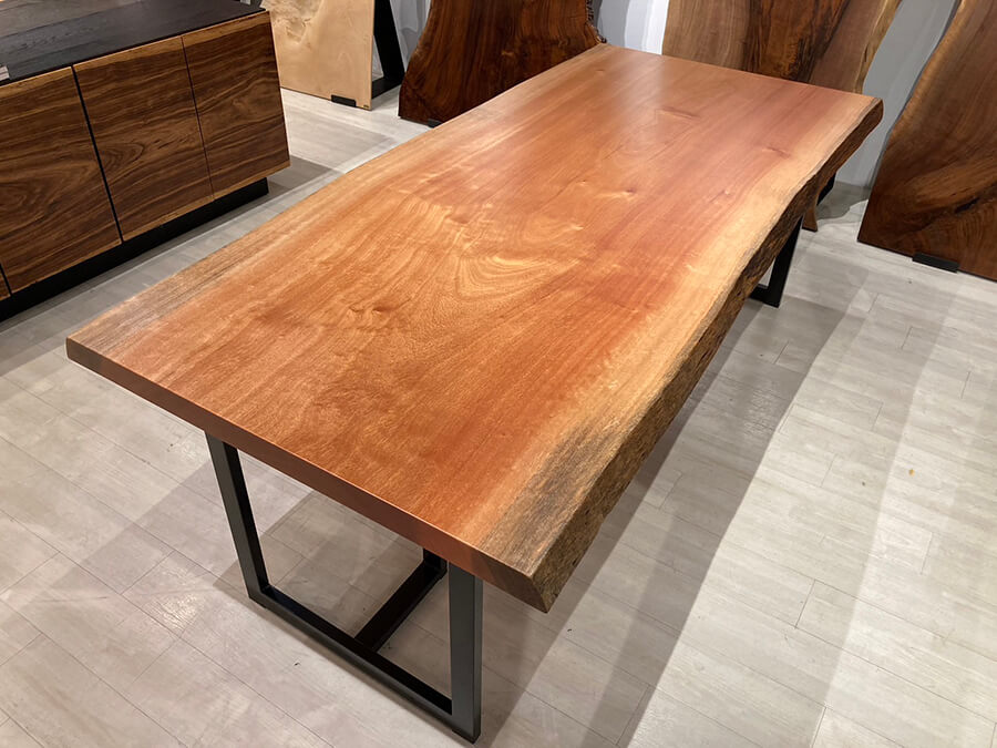 一枚板テーブルの専用脚と天板の固定について一枚板家具専門店が解説