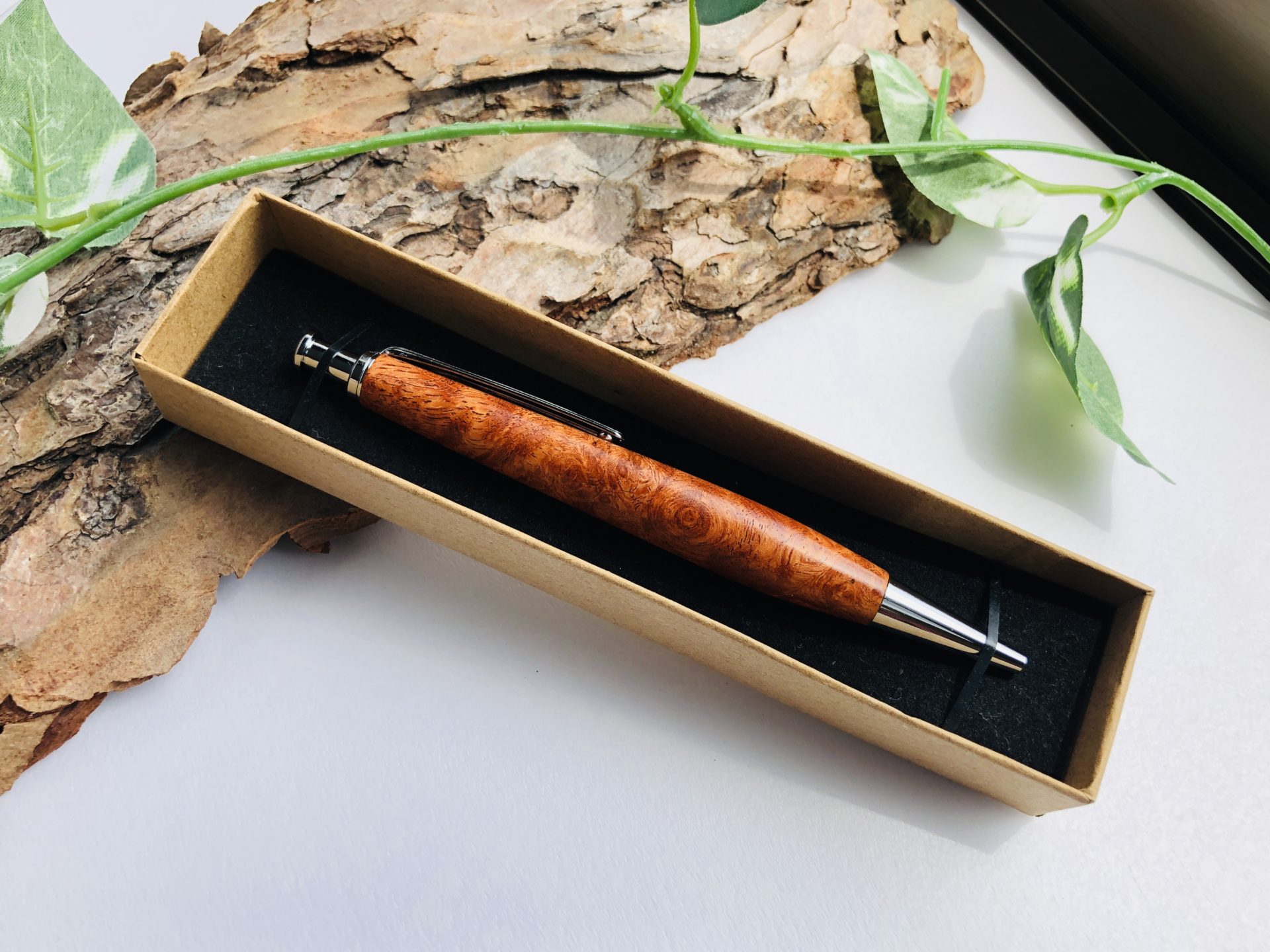 花梨瘤紅白 ハンドメイド 木軸ボールペン G2 天然木 シルバー 美しい