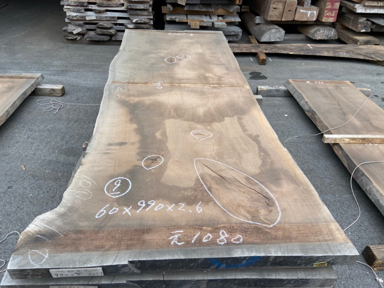 幅広900mm以上！不動の人気“ウォールナット一枚板”の乾燥材をご紹介