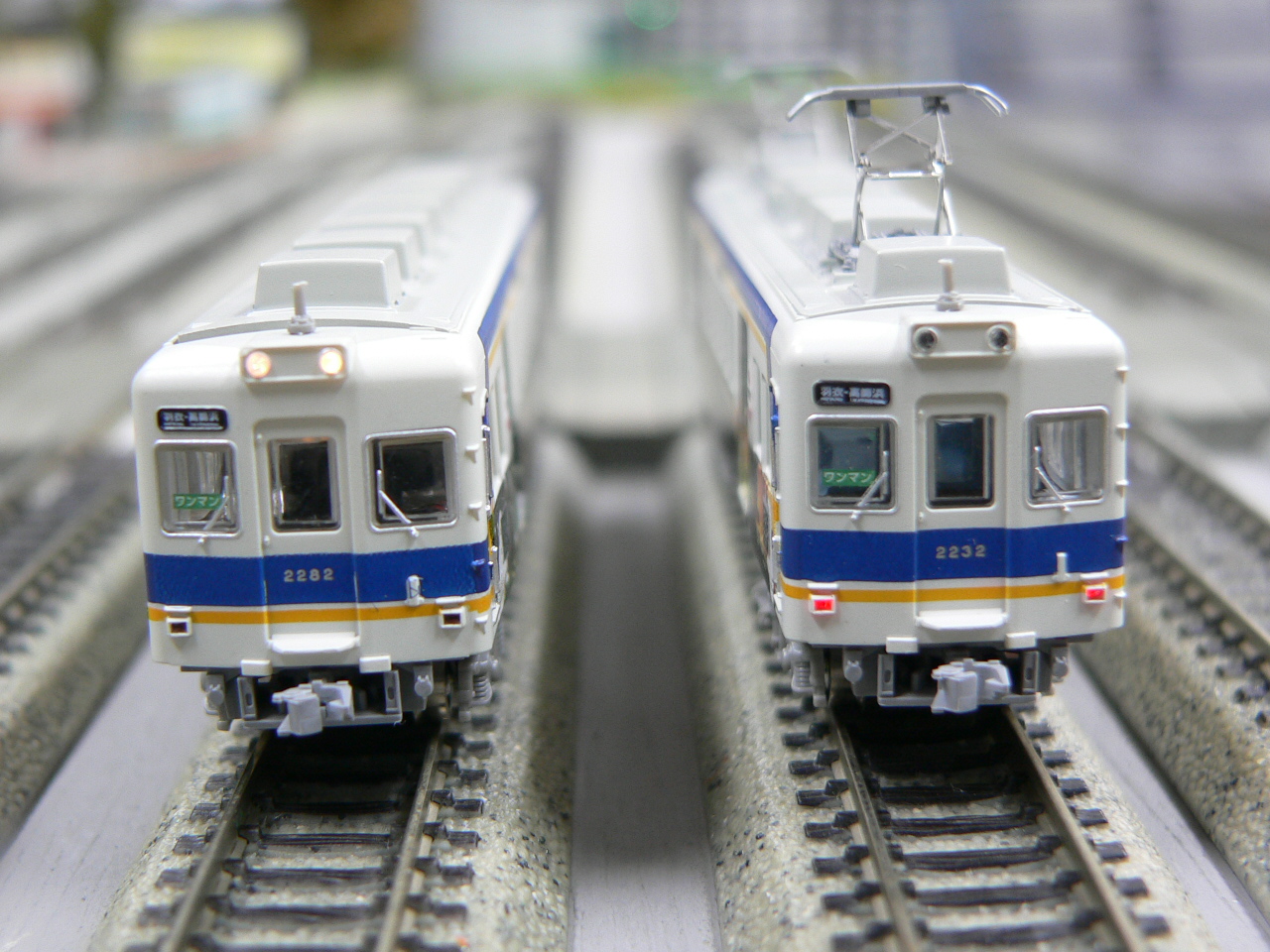 トミーテックの鉄コレ、南海2200系走る！工場夜景ラッピング の