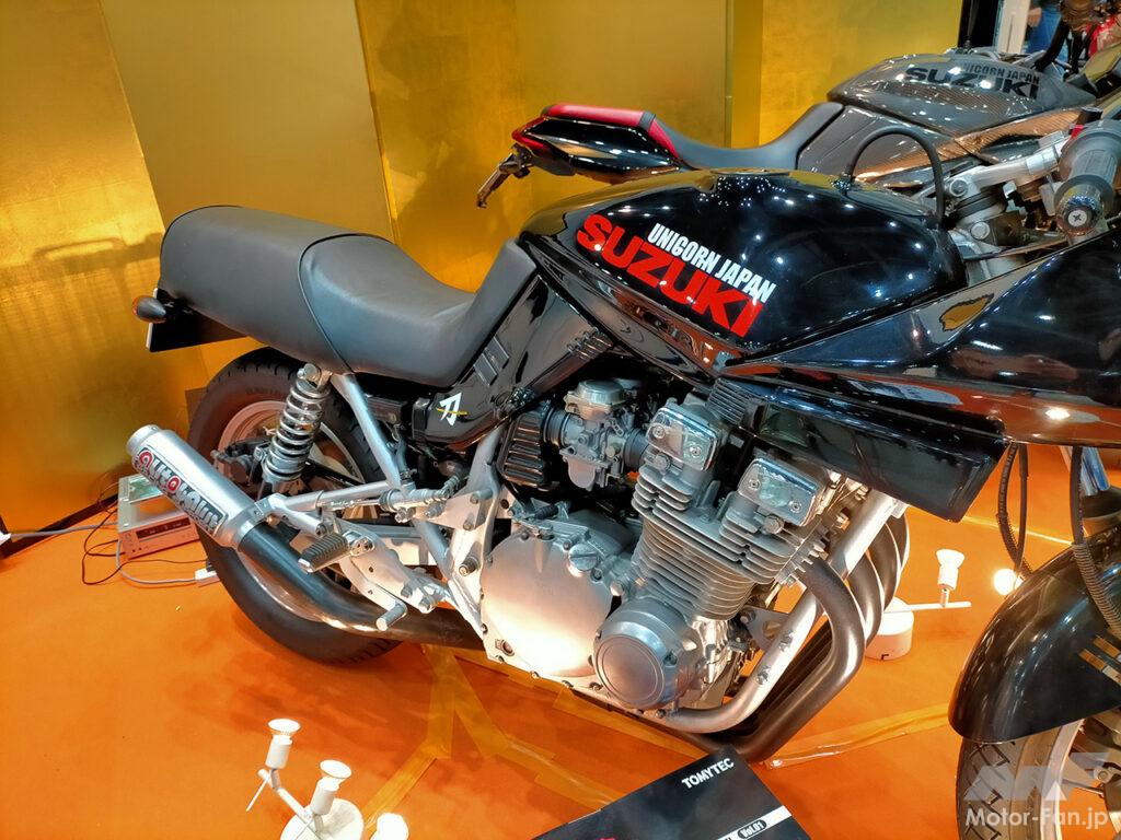 西部警察Ⅱの黒カタナ（鳩村仕様）＆カーボンカウルの現行KATANA改