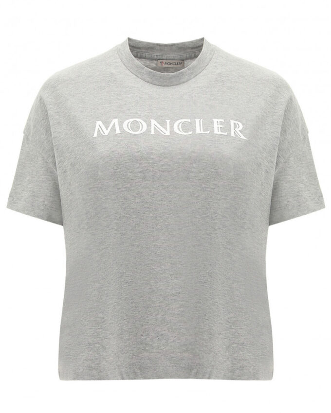 カジュアルこそ上質を求めたい、だからモンクレールのTシャツ