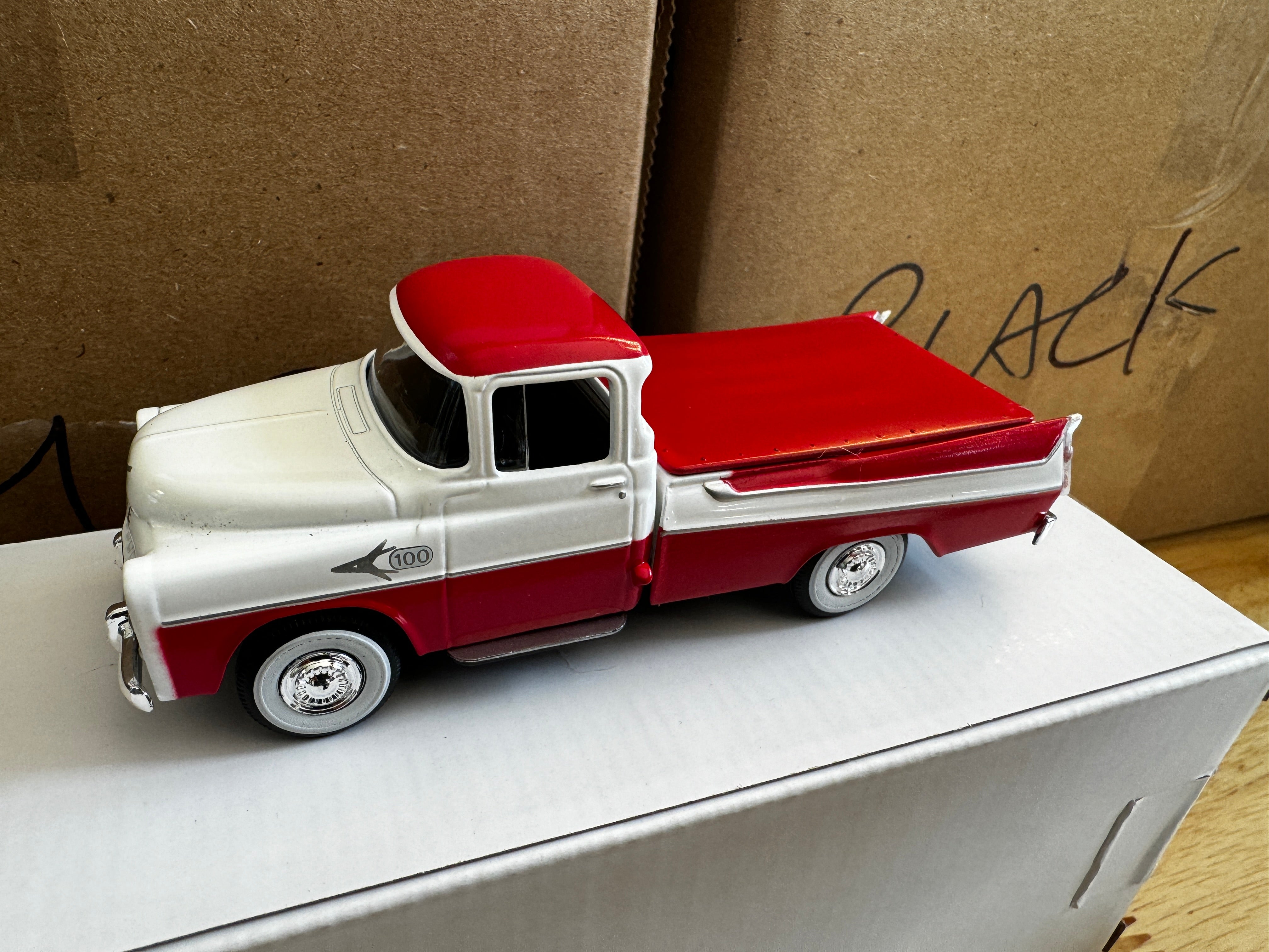 1957 Dodge Sweptside Truck (Red/White) 1/48 Diecast Car – MrMuffin