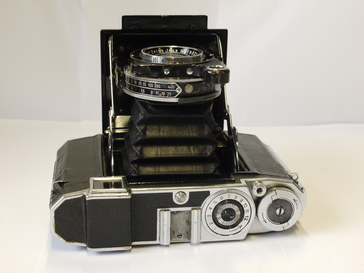 Zeiss Ikon Super Ikonta 532/16 6×6 folding coupled rangefinder