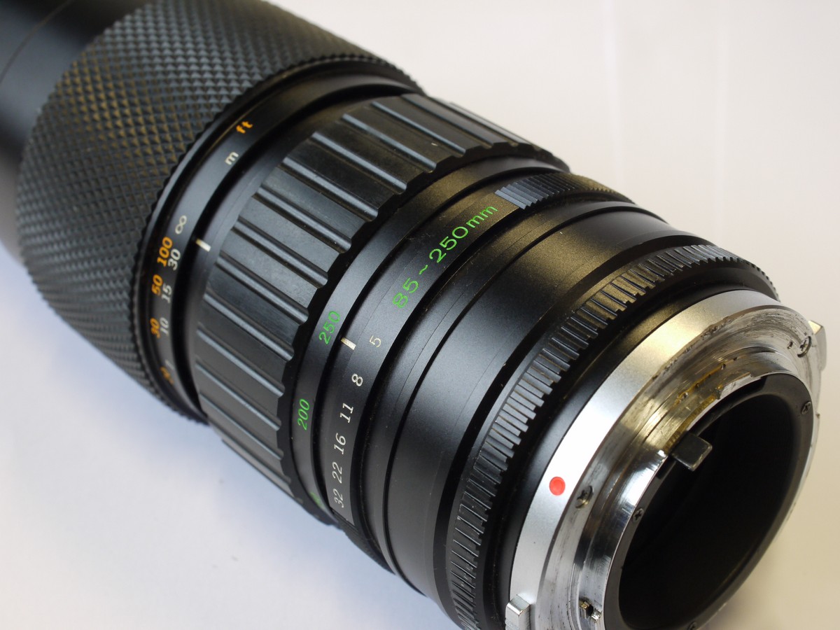 Olympus 85-250mm f5 Zuiko Auto-Zoom manual focus OM mount lens