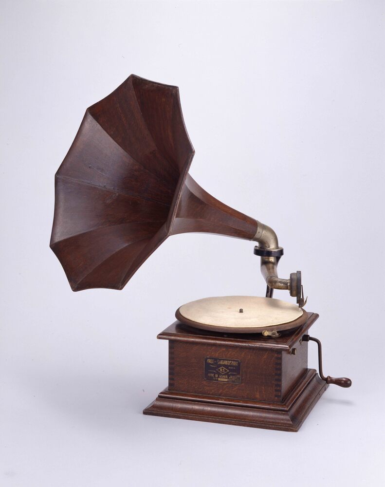 円盤式蓄音機 | ToMuCo - Tokyo Museum Collection