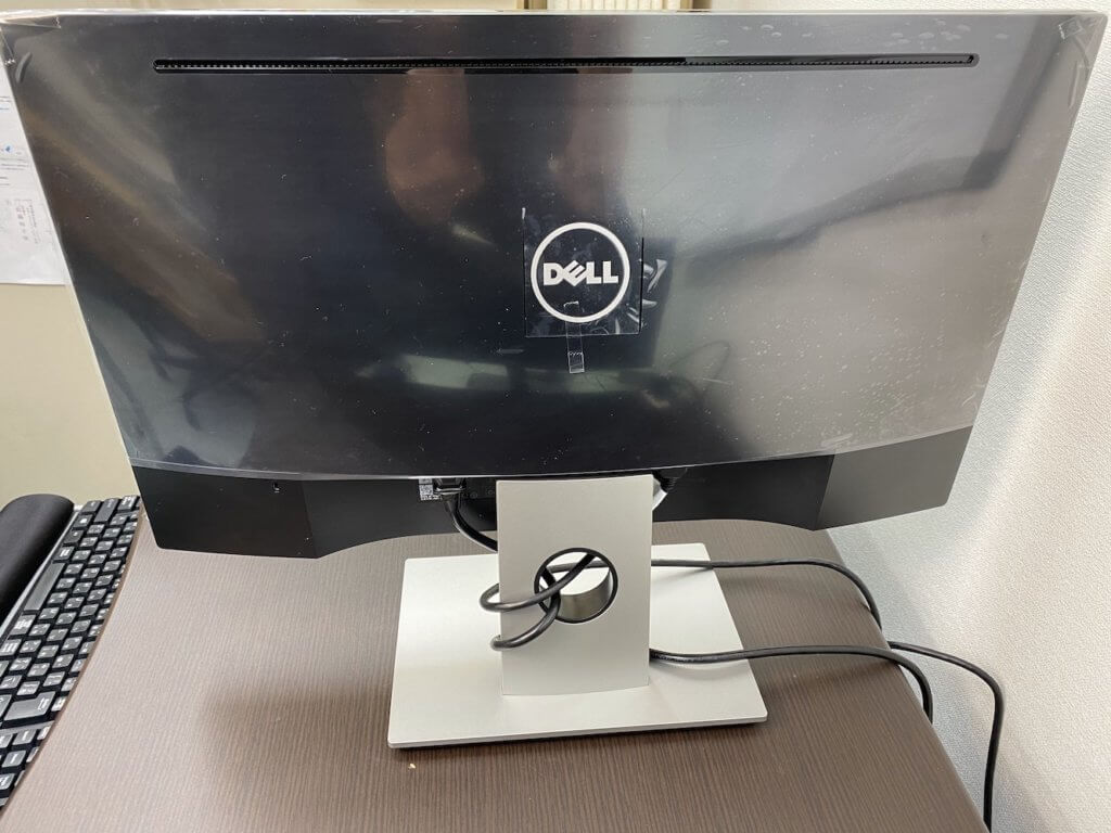 実機】Dell SE2416H レビュー｜VESA規格のモニターアームは使える
