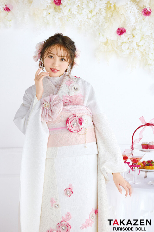 TAKAZENの振袖 /白色/赤色/キュート/花柄/ 最新作ヘップバーン