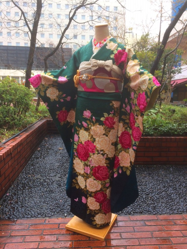 遊楽市の振袖 /緑色/ピンク色/エレガント/バラ柄/ 【モリハナエ】バラ