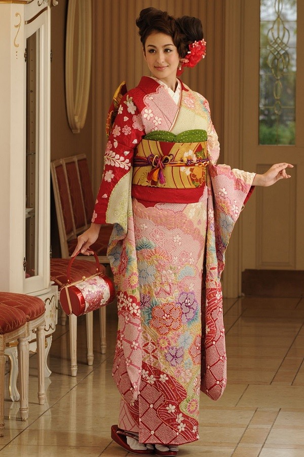 closet_nk(329) ☆お振袖☆艶やか和柄 総絞り（総凸出し加工） 大牡丹