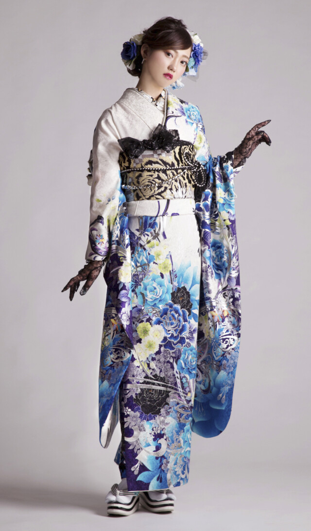 セゾンふりそで館の振袖 /白色/水色/エレガント/バラ柄/ 01976白裾紫青