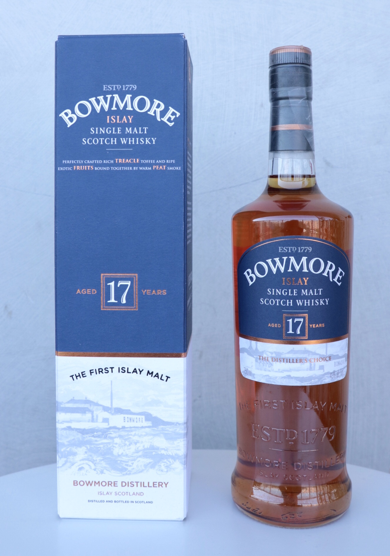 Bowmore 17 years old 'The Distiller's choice', 43%. Bottled 2013