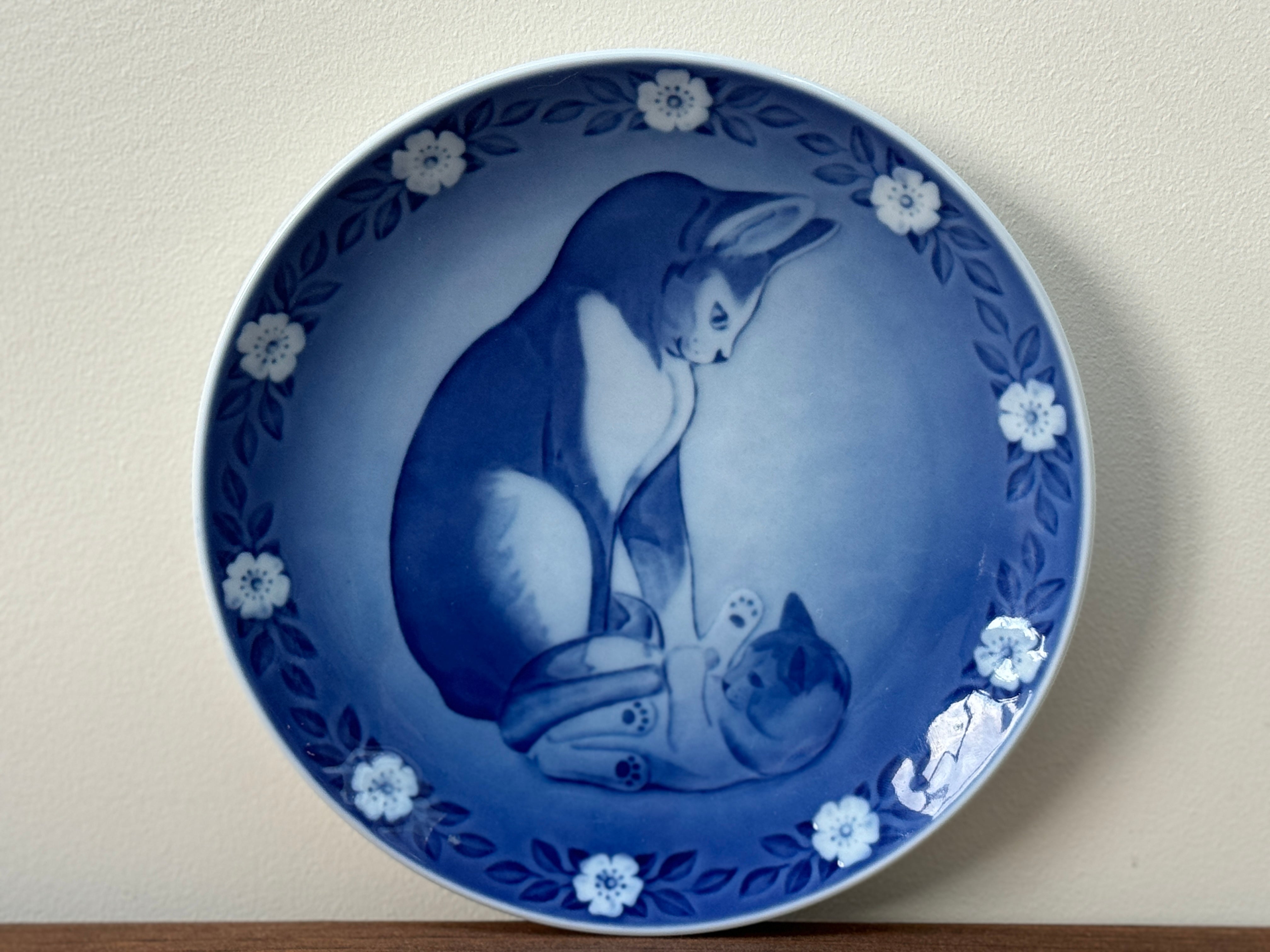 ロイヤルコペンハーゲン 1983年 母の日の絵皿｜母猫と子猫 – My Happy