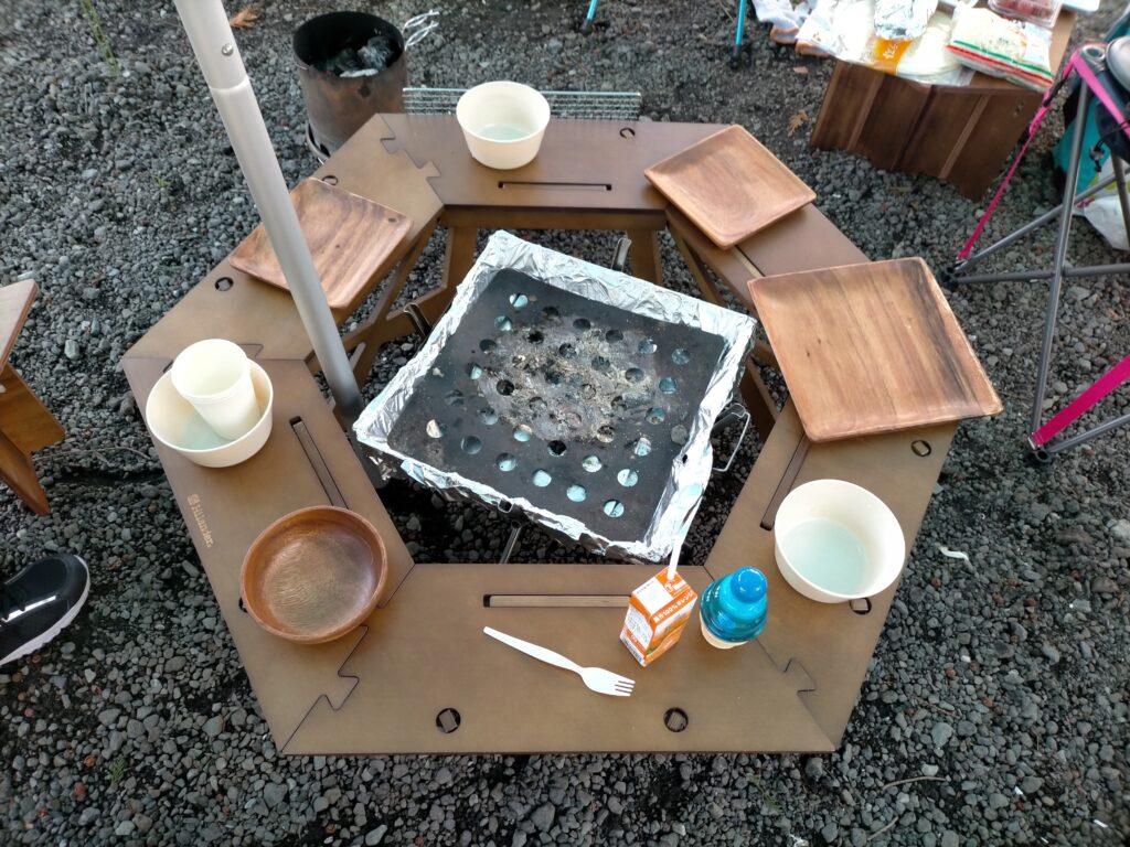 ハイランダー プライウッドヘキサゴンテーブル】レビュー。デザイン性