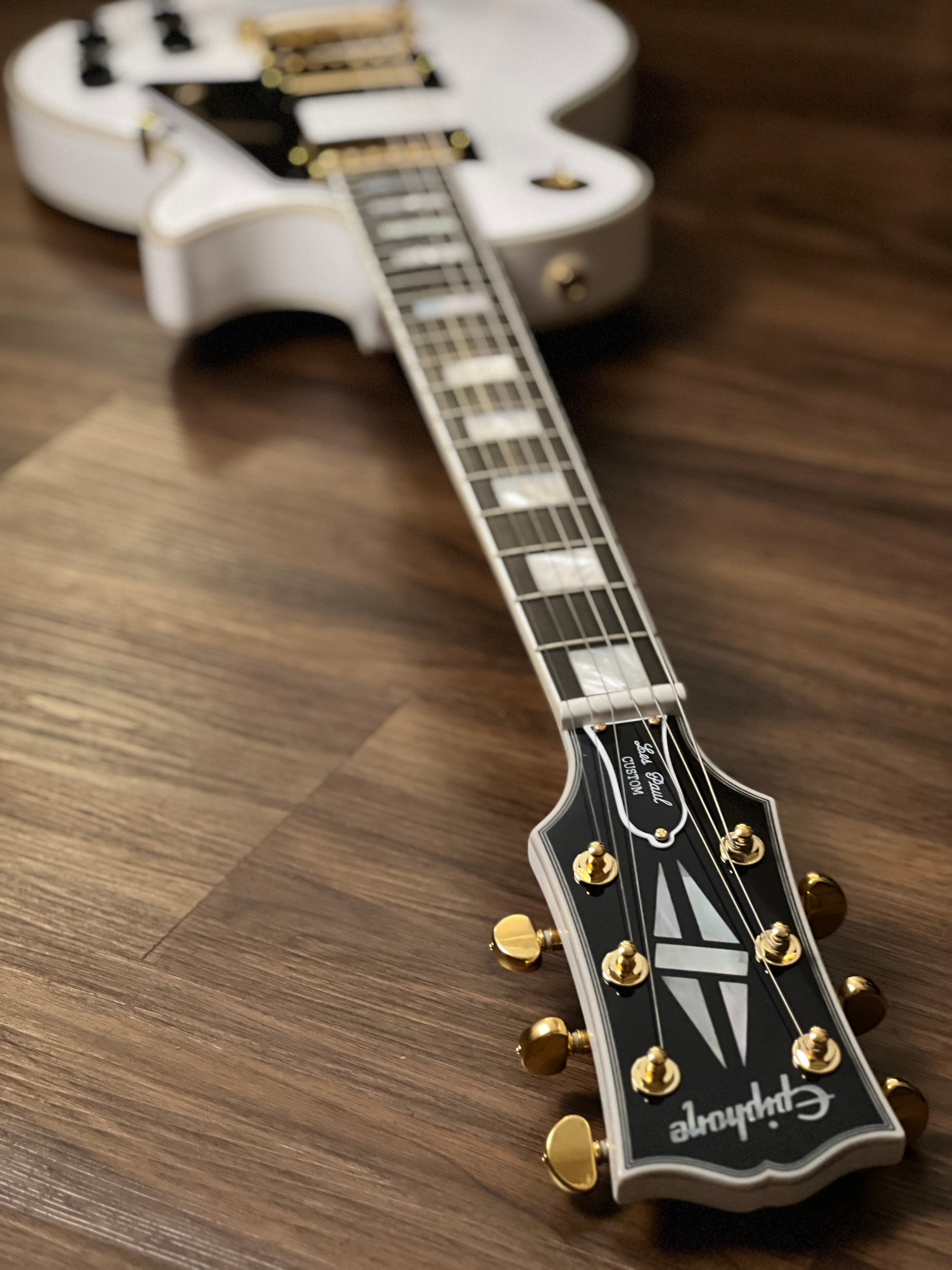 Epiphone Les Paul Custom in Alpine White (inspired by Gibson
