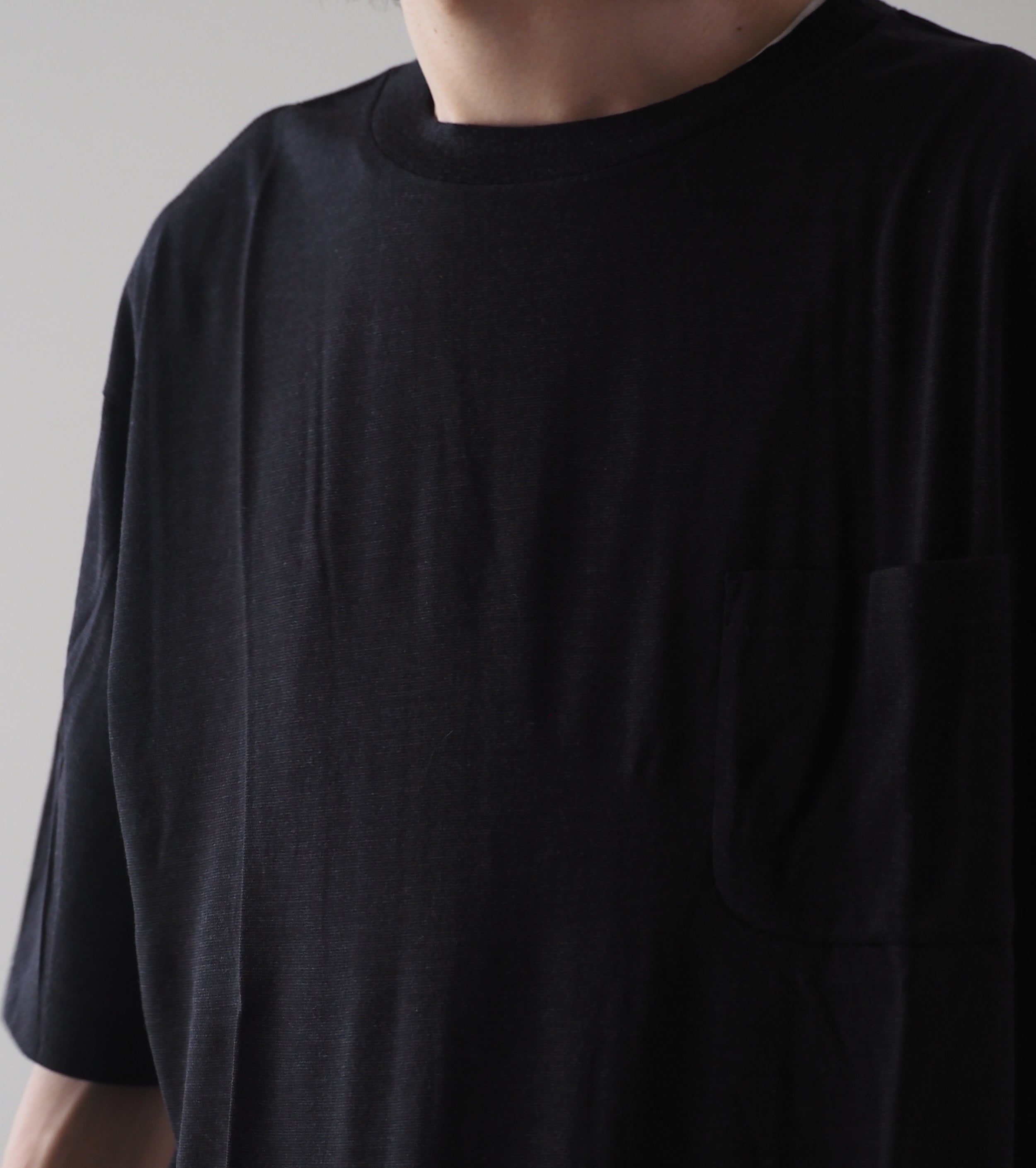 COMOLI サマーウール 半袖 Tシャツ , Charcoal – Navyblue