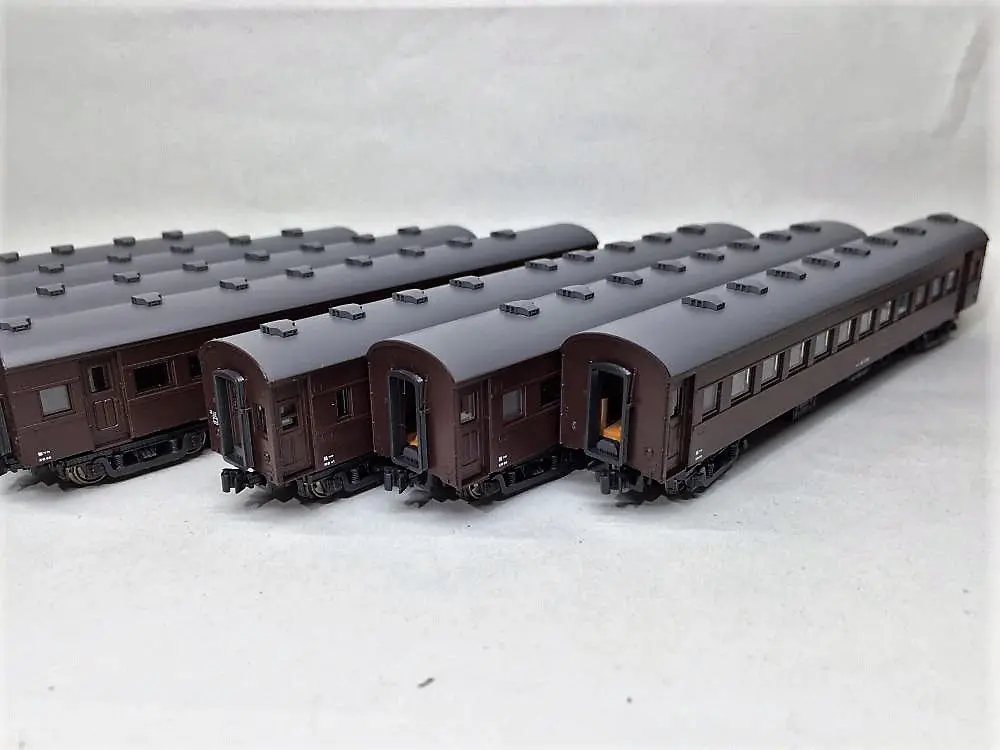 オハ61系客車（オハユニ61など）が入線です。KATO 10-1370 特別企画品