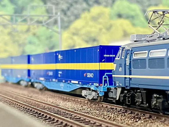 コキ102+103「カンガルーライナーSS60」が入線です。KATO 10-1871 8両