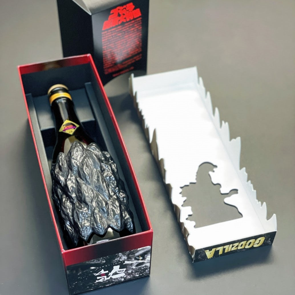 ネットショップ】ゴジラ VS 日本酒 純米大吟醸 第一期 – NEWxNEW