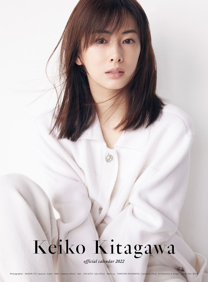 北川景子、2022年カレンダー発売 ナチュラルな美しさ際立つ表紙公開