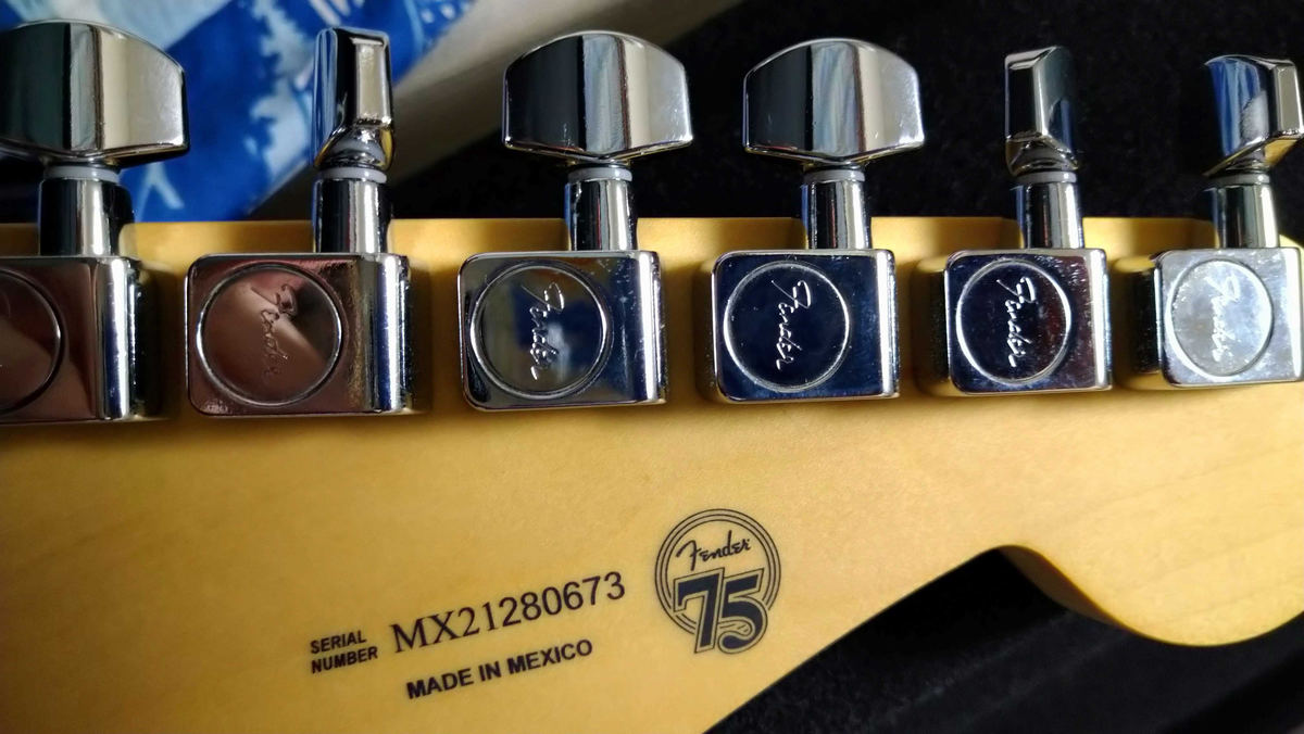 ジミヘンごっこ￼！左利き用を右利き用にしたストラトタイプエレキ