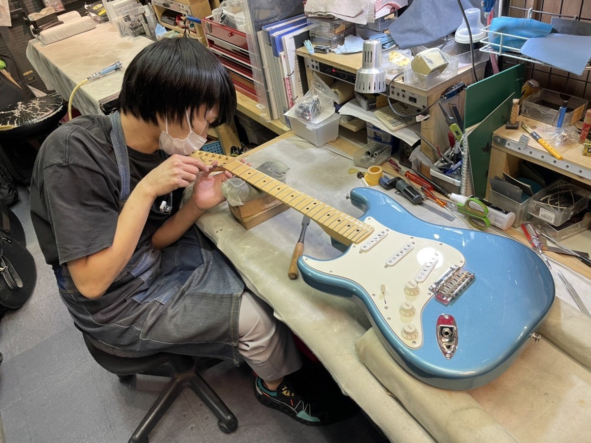 ジミヘンが好き過ぎて、いよいよ左用ギターの改造に手を出した右利きの