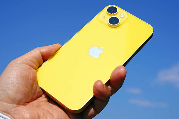 スマホ出荷、2022年度は大幅減で3,000万台割れ キャリア販売がいまだ9