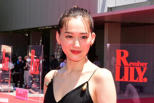 綾瀬はるか、フィギュアに! 『リボルバー・リリー』小曾根百合をリアル