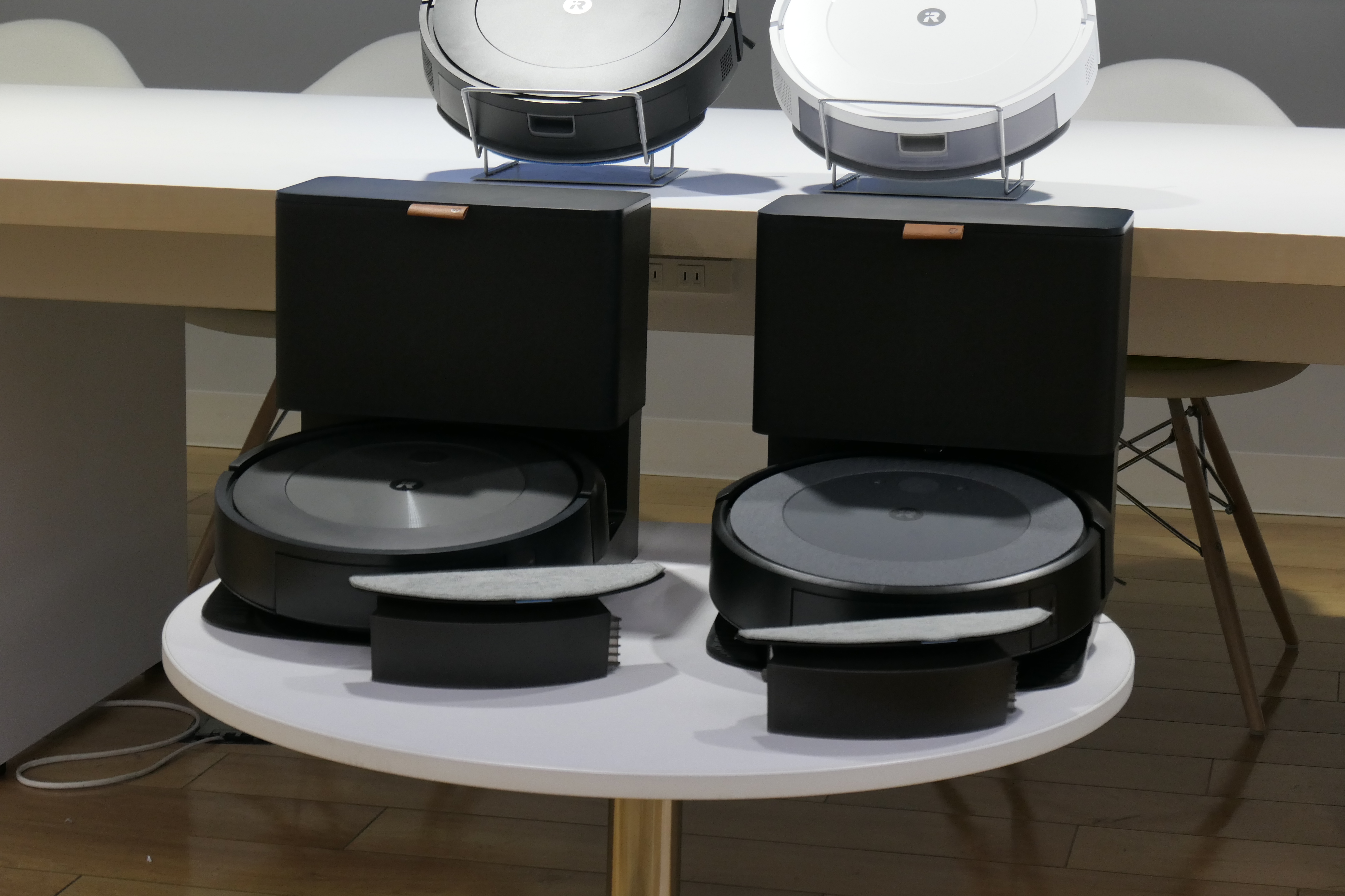 水拭きルンバ」広がる、新j5+とi5+はダスト容器の付け替えで水拭き対応