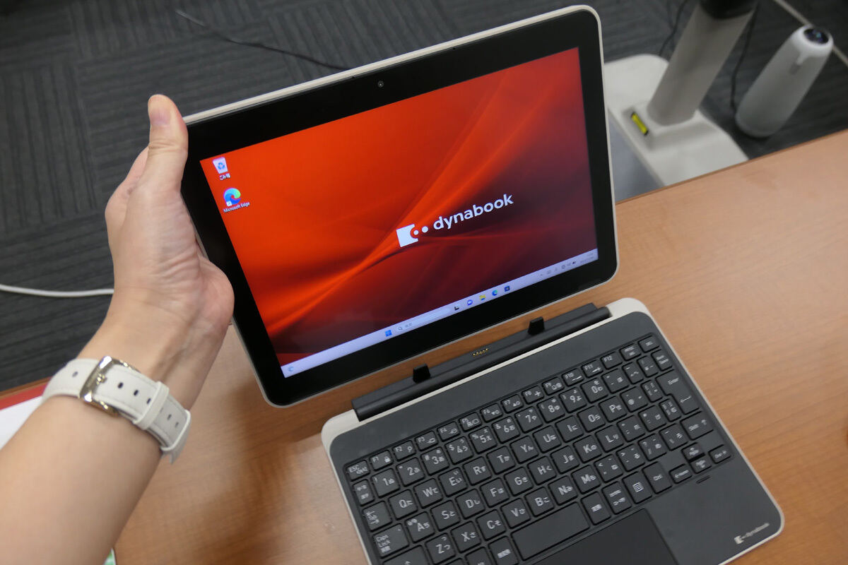 Dynabook、デザイン刷新で使いやすくなった10.1型の頑丈2in1 PC | マイ