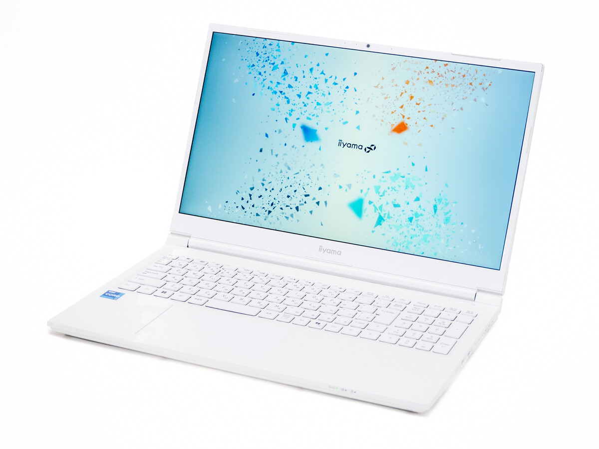 ミルキーホワイトの筐体が新鮮！ メモリたっぷりで動画編集も快適な高