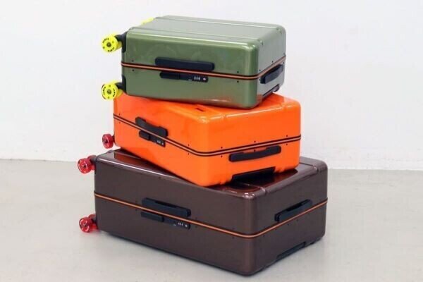 日本初上陸で話題、「Floyd」のスーツケースはビビッドカラーと