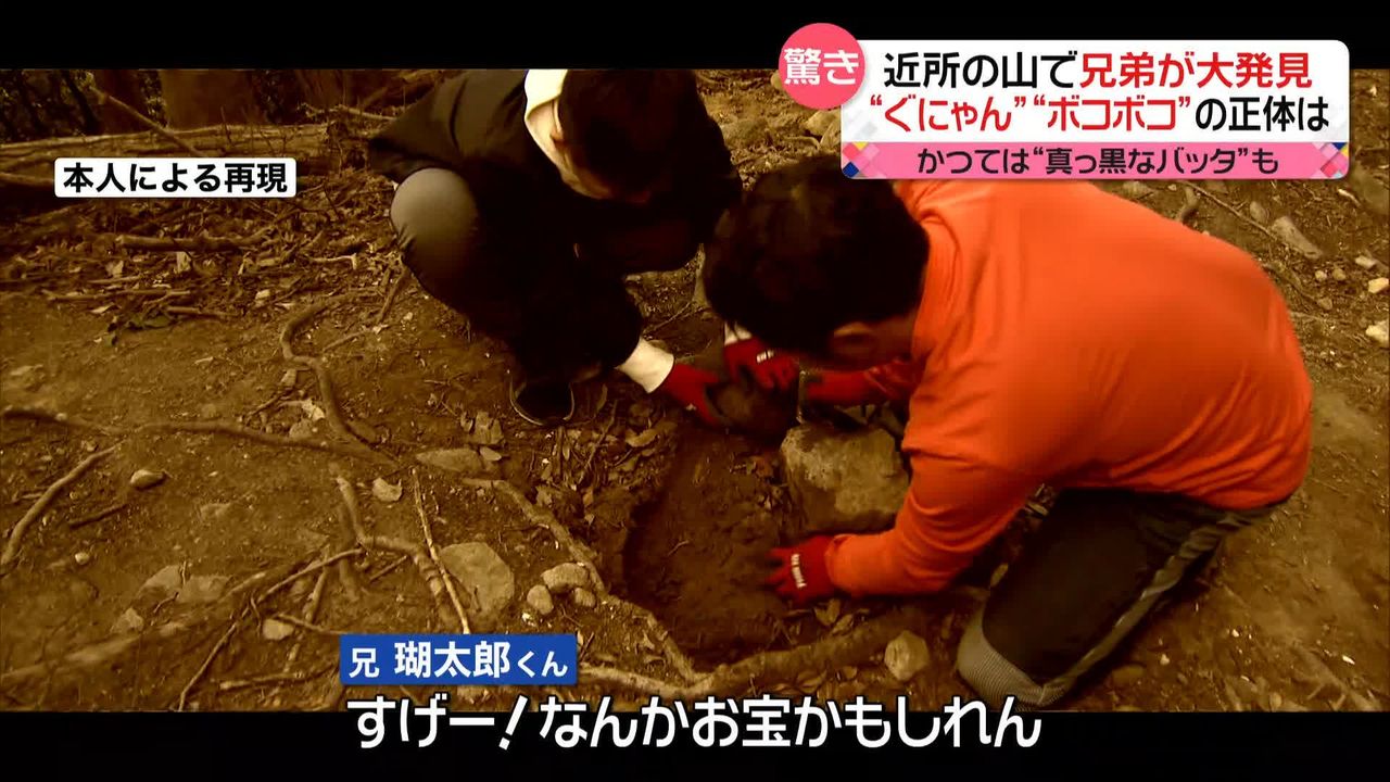 根付 竹の子に止まりバッタを見つめる猿の姿をしている根付 2025