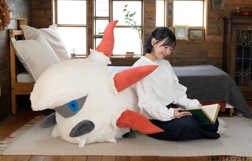 ぬいぐるみ 等身大メラルバ」の受注販売が開始