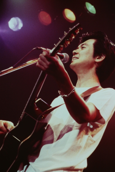 幽☆遊☆白書』エンディングテーマ「太陽がまた輝くとき」で知られる