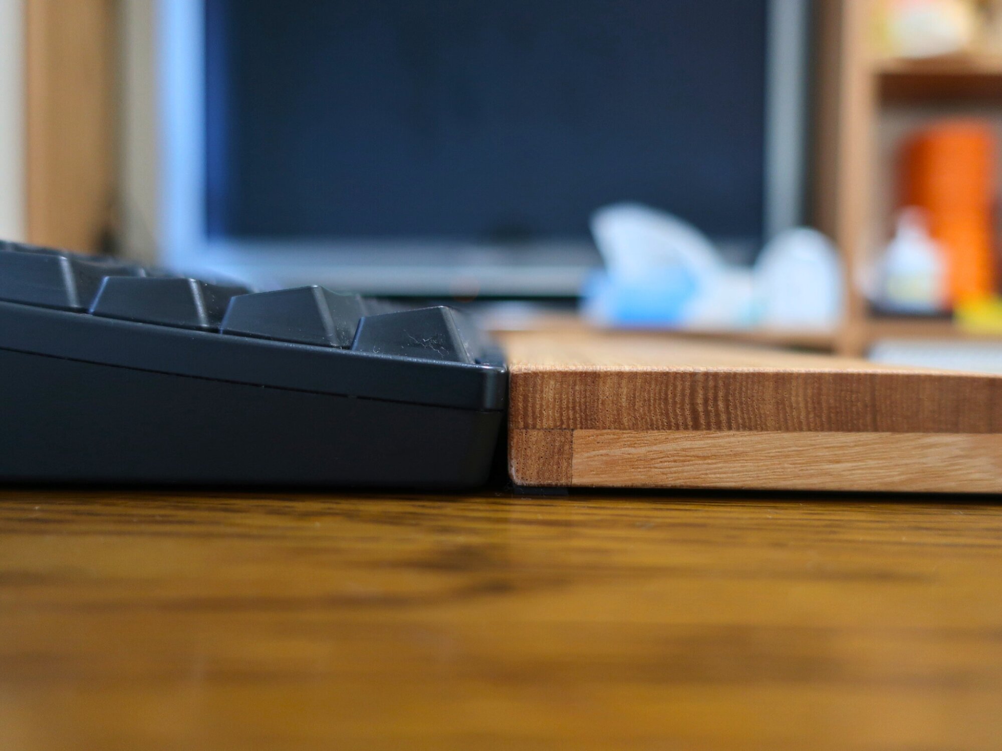 名案】キーボードルーフとパームレストを一緒にすれば荷物も一個に