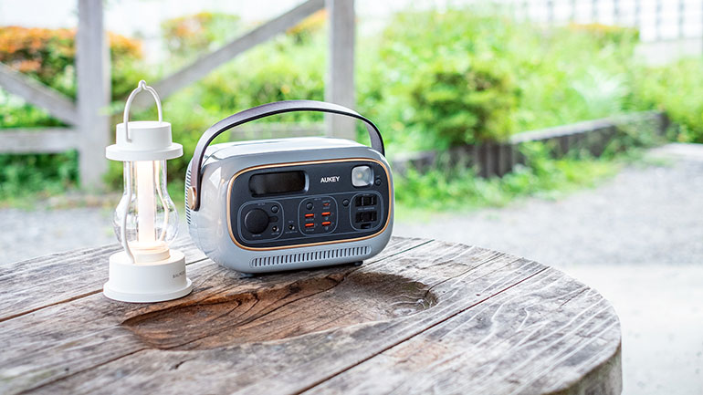 レトロ可愛いポータブル電源 AUKEY（オーキー）「PowerStudio」を