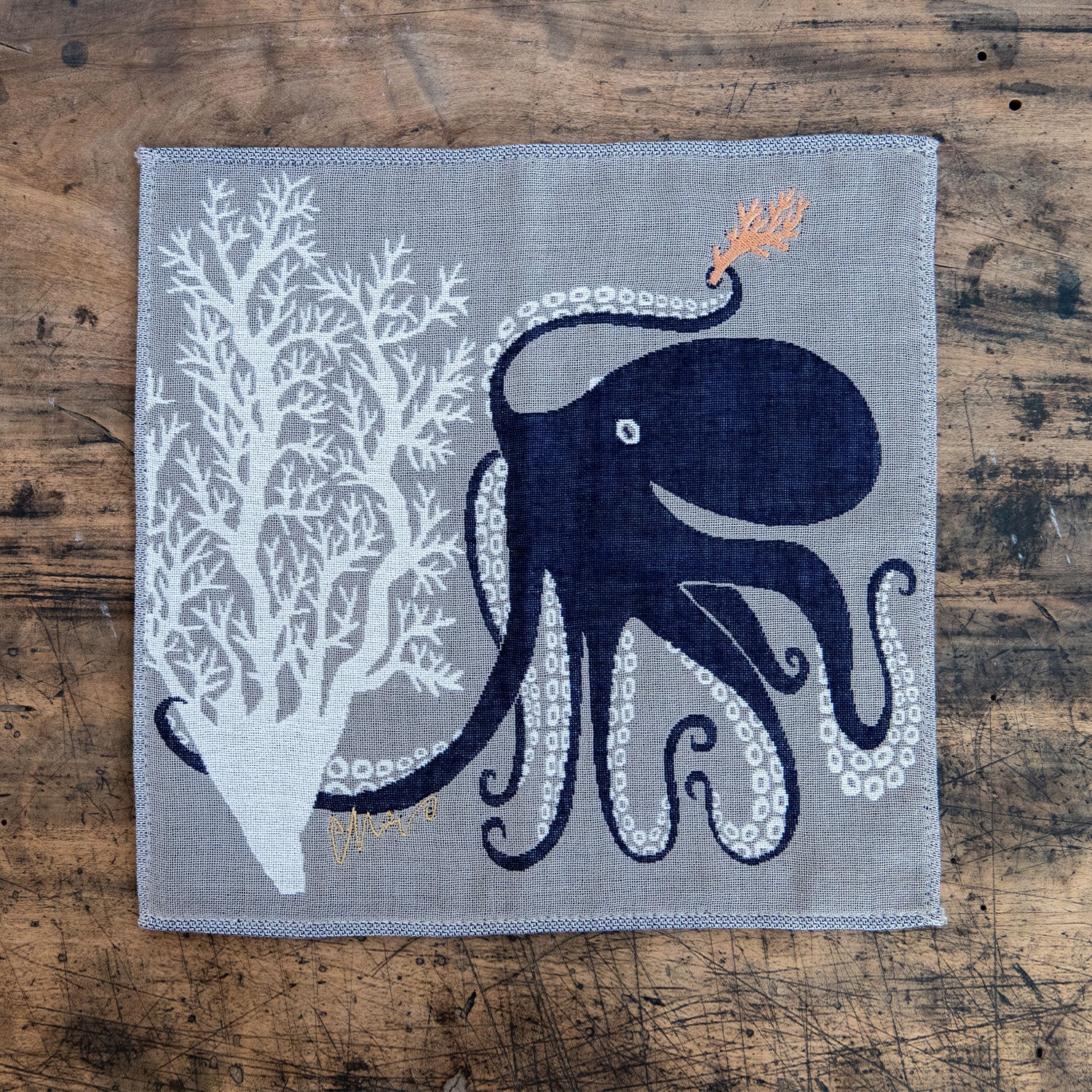 moritaMiW/モリタミウ ガーゼハンカチ 深海のダンスのタコたち