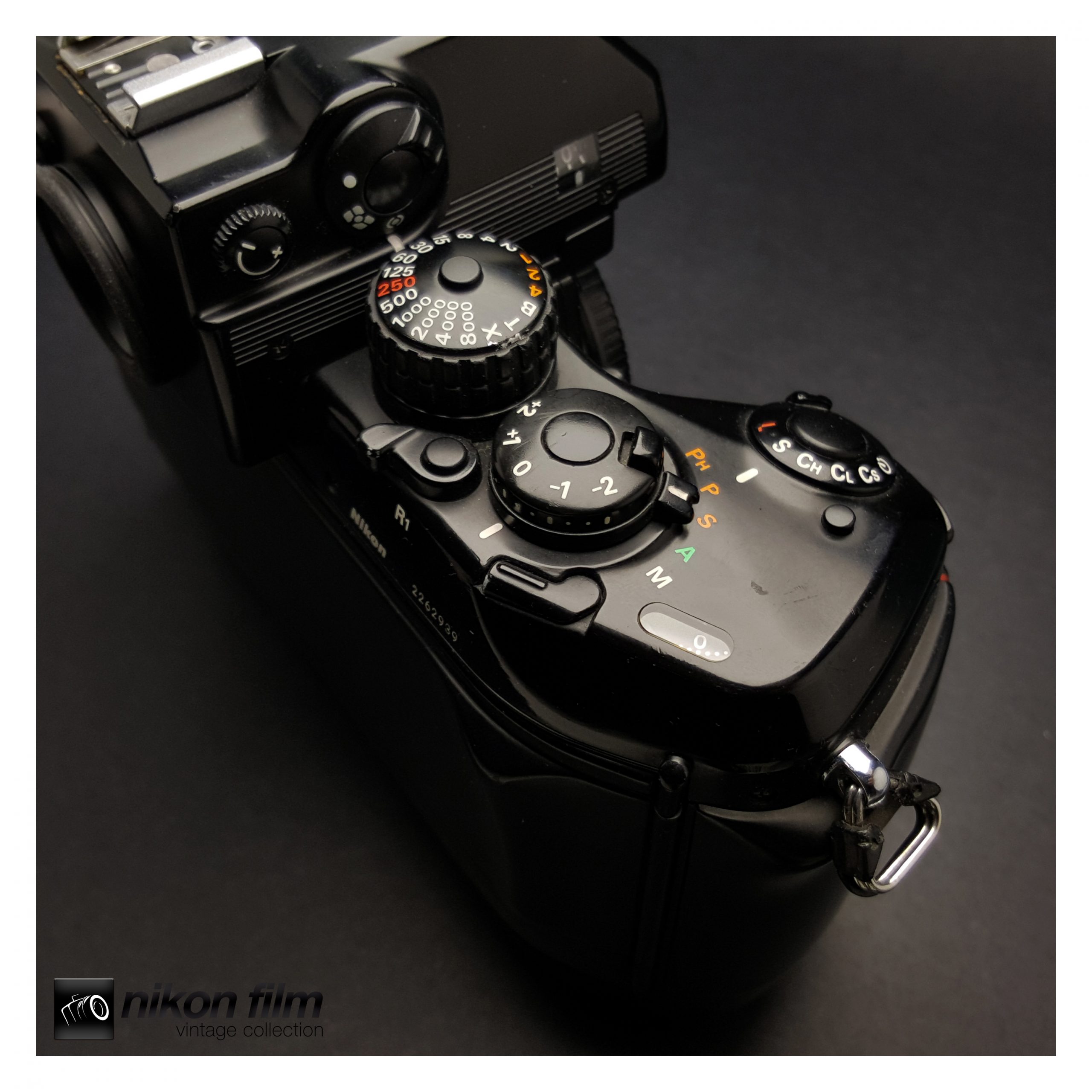 Nikon F4S (MB-21) - Boxed -