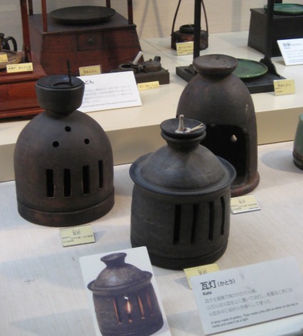 油を燃やした灯火具 | 日本のあかり博物館 灯明台 灯火台 蝋燭