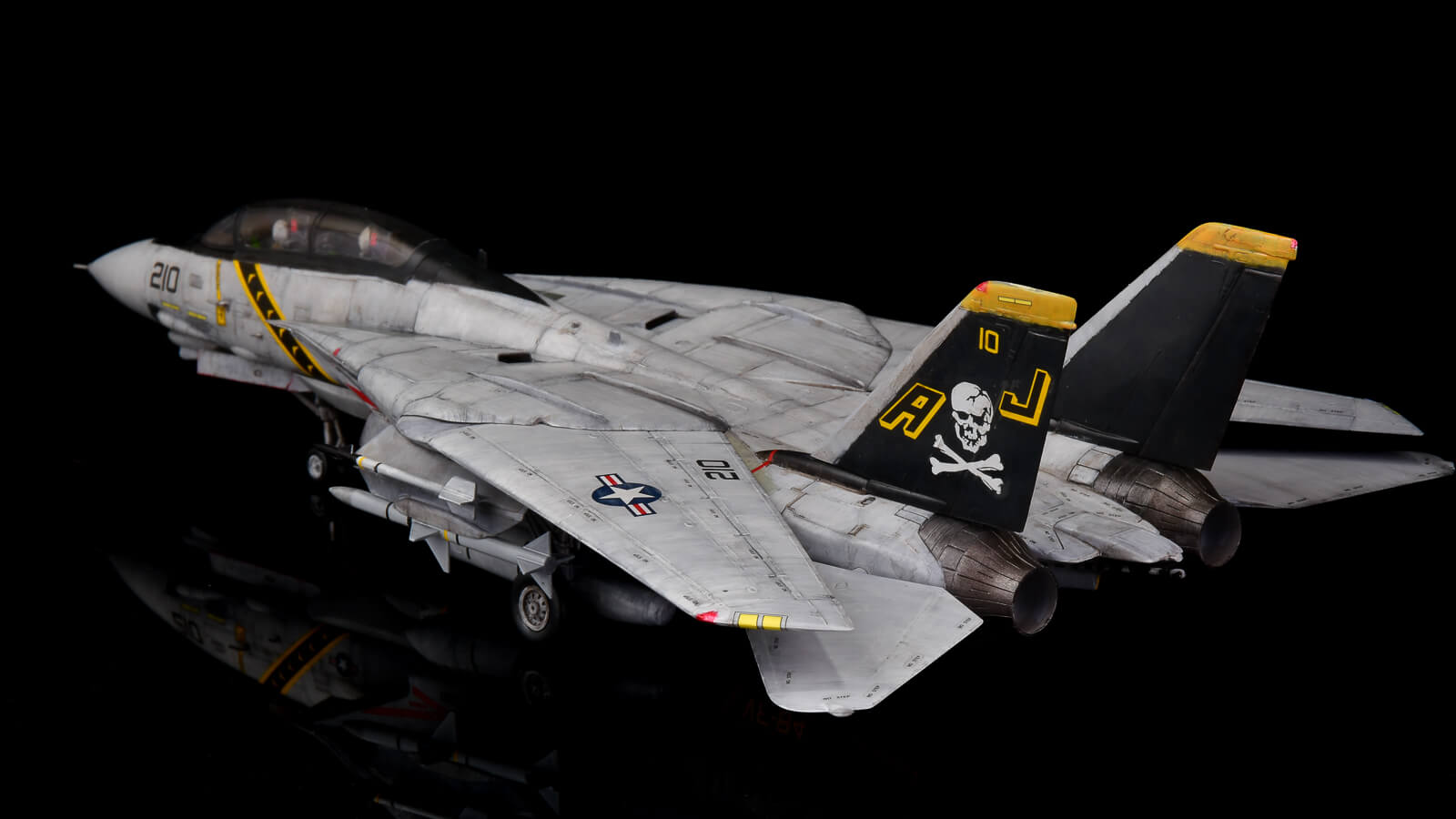 ハセガワ 1/48 F14トムキャット プラモデル塗装済み完成品 ハセガワの