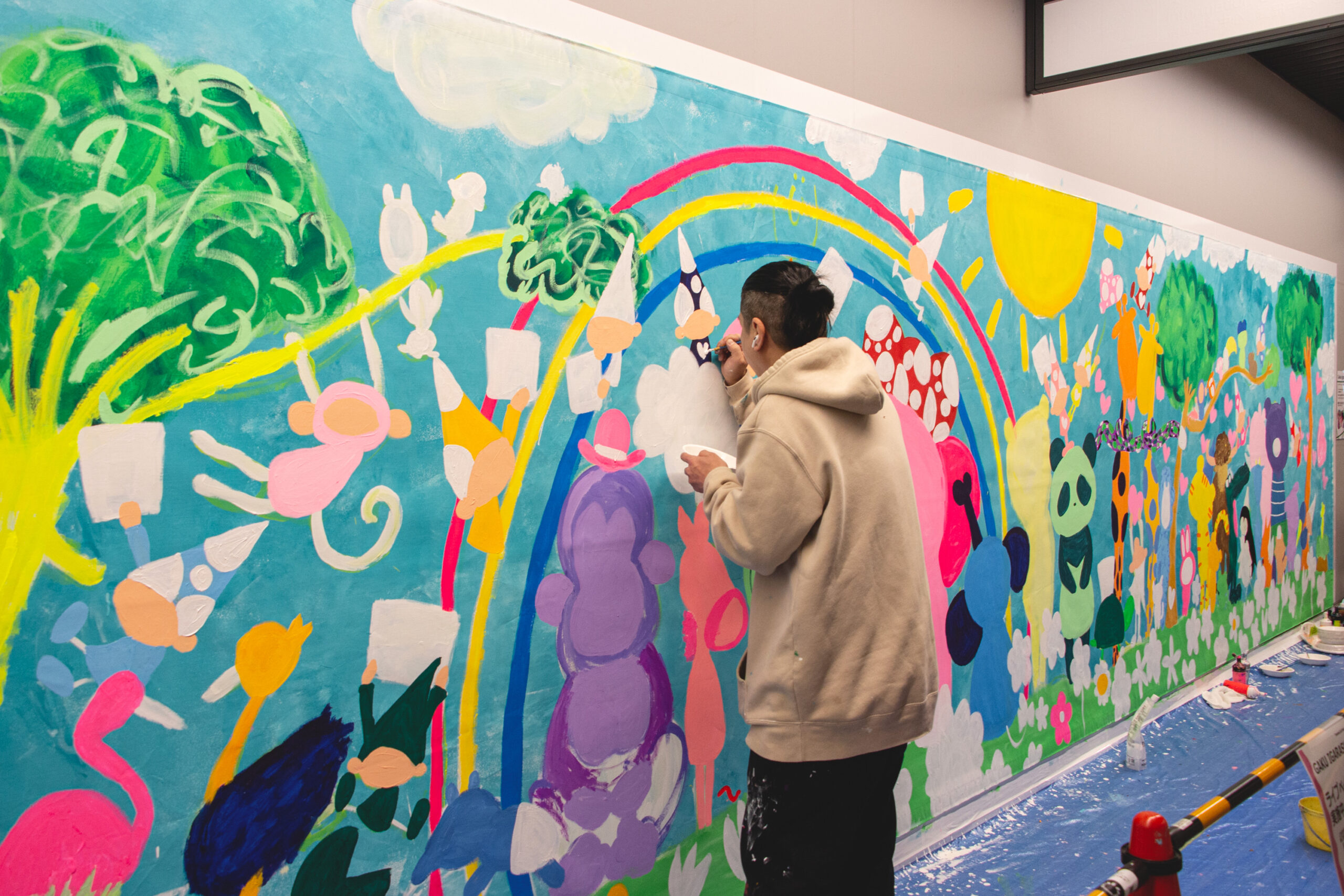 JR上野駅がハッピーオーラ全開！Gaku Igarashiの壁画が紡ぐ温かい記憶