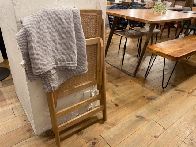 チェアのご紹介】人気のラタンチェアが再入荷しました - スタッフブログ