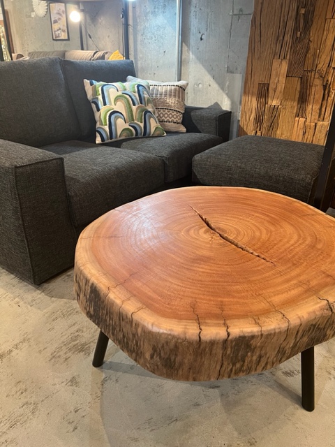 杉の輪切り円形ローテーブル⑰ モネエド❕樹齢約75年杉の模様が綺麗