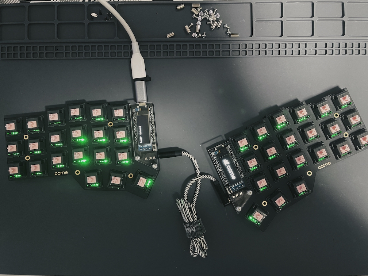 分割キーボードのCorne Cherry v3を組み立て、その使用感。 – no theme.