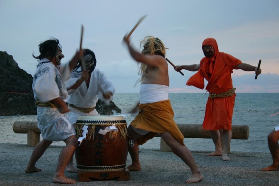 上杉謙信を撃退！？迫力満点の石川県指定無形文化財「御陣乗太鼓」（ご