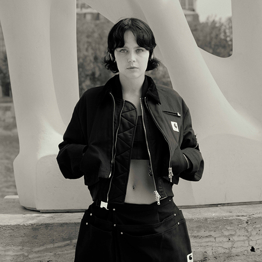 sacai」と「Carhartt WIP」のコラボレーションアイテムが発売