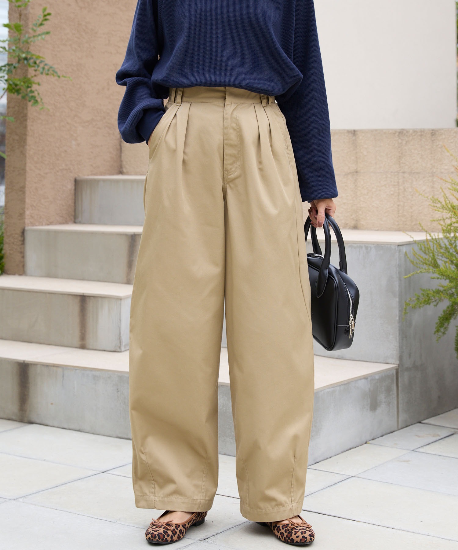 ハイウエストワイドイージータックカーブパンツ〈マシンウォッシャブル